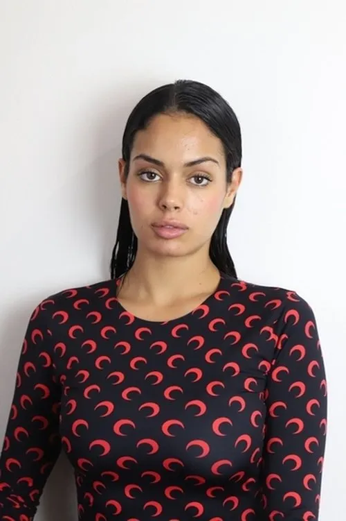 Horya Benabet interpretando a 