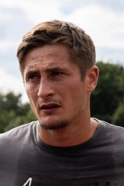 Nathan Clarke ha trabajado con Hosea Burton en 1 ocasiones