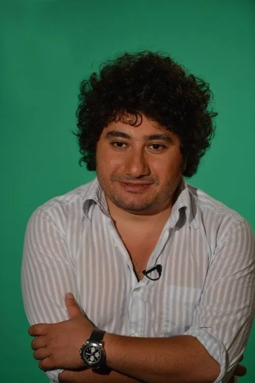 Hovhannes Azoyan interpretando a 