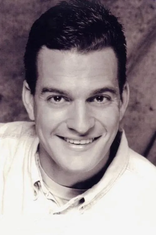 Howard Flamm interpretando a Smiley