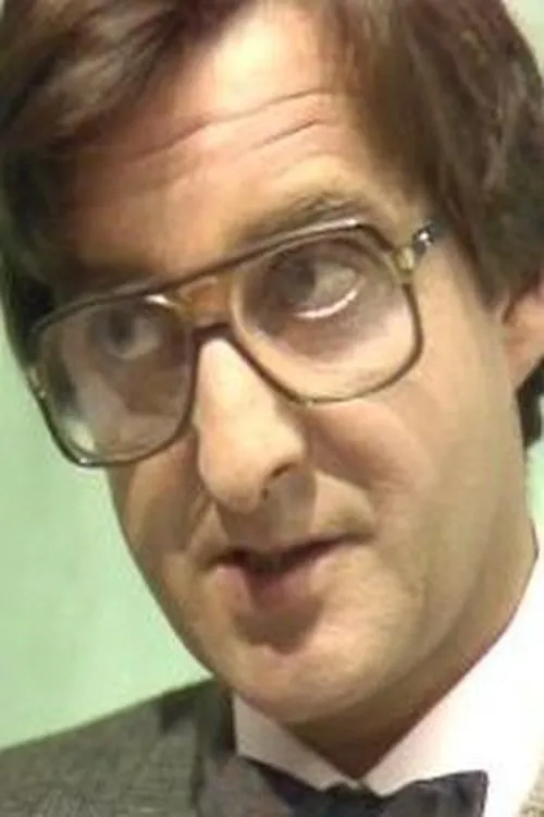 Howard Southern interpretando a Molotov