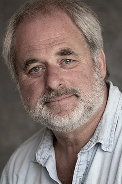 Howard Ward interpretando a Jim