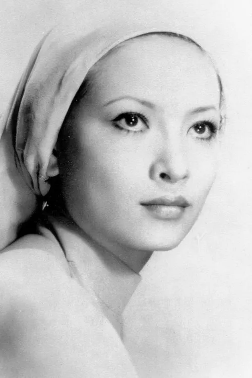 Hsu Feng interpretando a Fang Ping