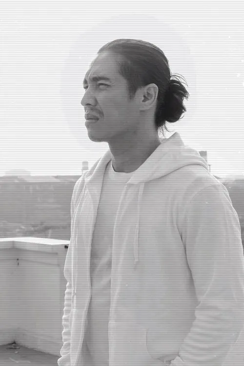 Htun Htun interpretando a Min Aung