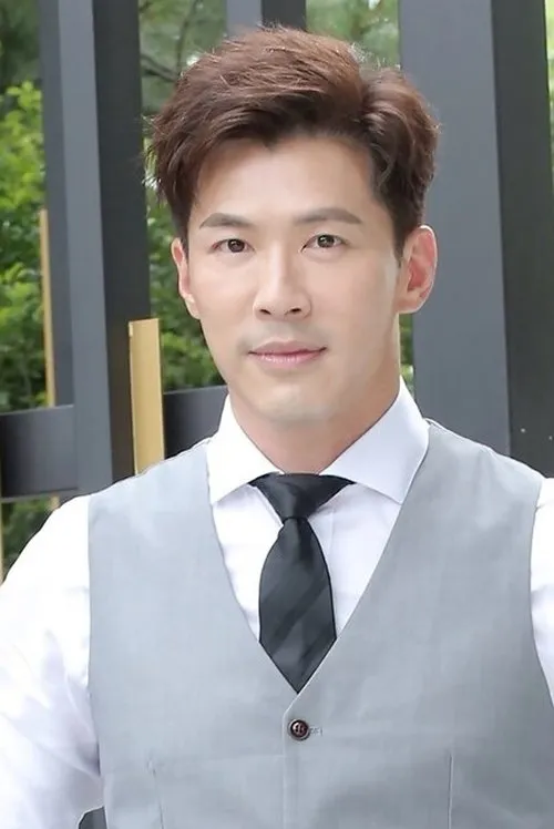 Foto de perfil del actor Huang Shaoqi en el reparto