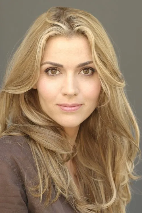 Hudson Leick interpretando a Sarah Austin