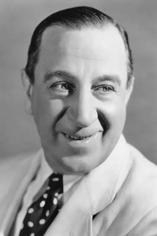 Hugh Herbert interpretando a Liewellyn Simmons