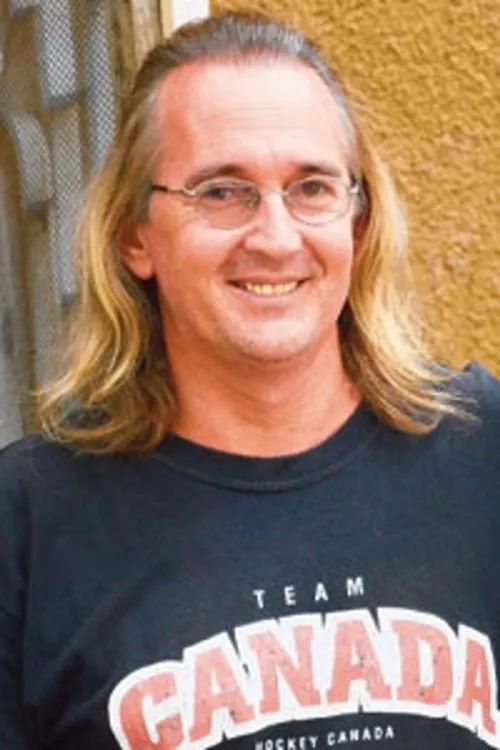 Hugo Eric Louis van Lawick interpretando a Himself (archive footage)