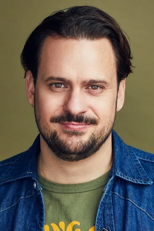 Hunter Cope interpretando a Matty