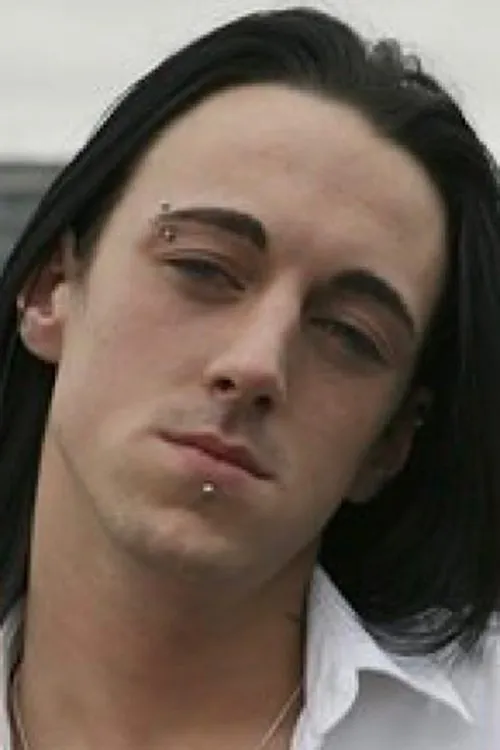 Hunter Riley interpretando a (archive footage)