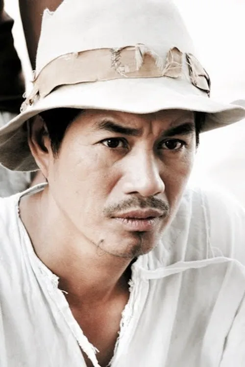 Hữu Thạch interpretando a 