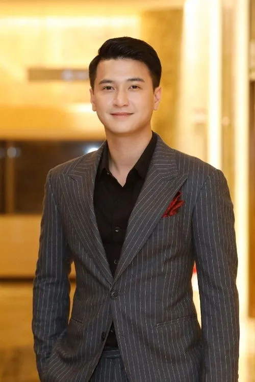 Huynh Anh Lê interpretando a The student