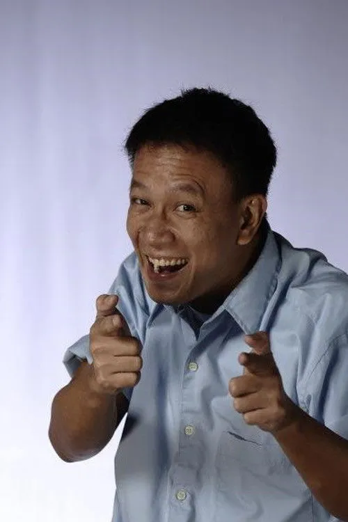 Hyubs Azarcon interpretando a 