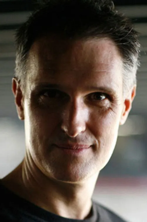 Patrice Girod ha trabajado con Iain McCaig en 1 ocasiones