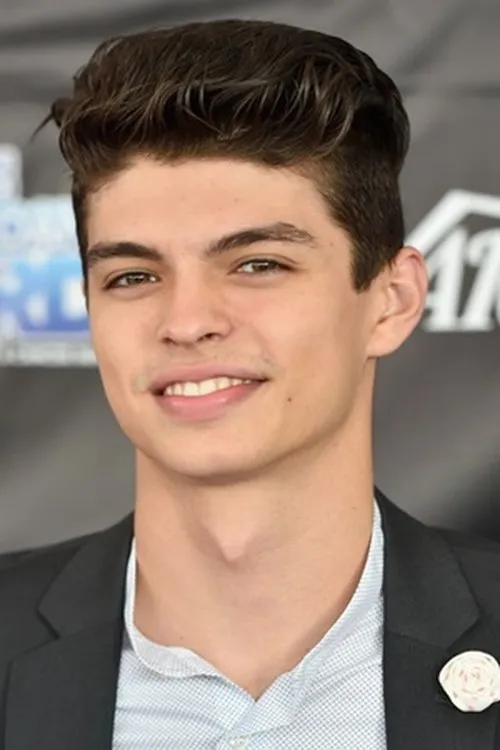 Ian Eastwood interpretando a Direttore della scuola di danza