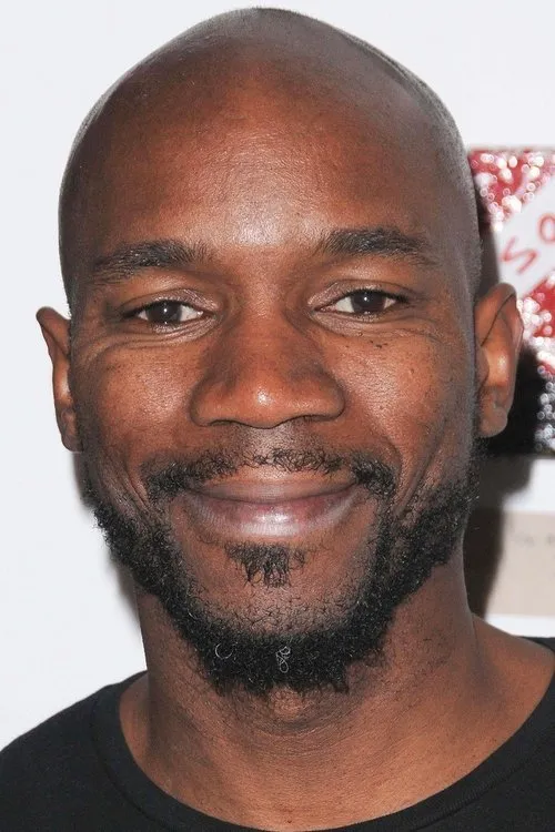 Ian Edwards interpretando a Nash