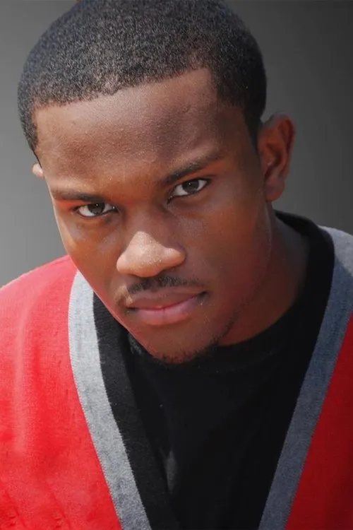 Ian Haywood interpretando a Gregory