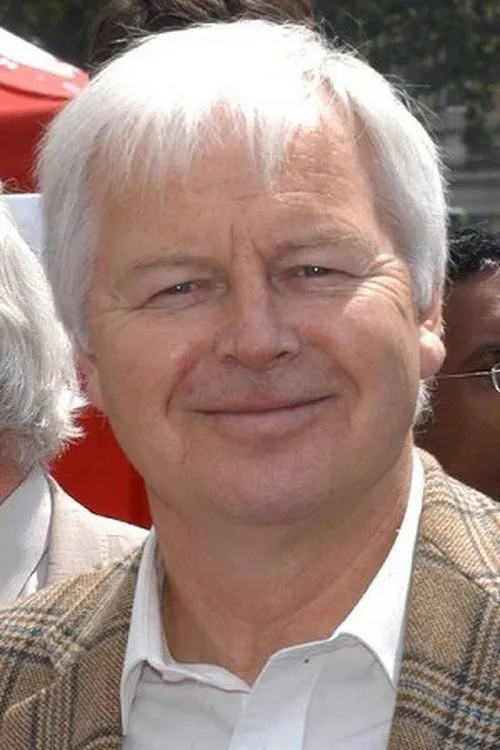 Ian Lavender interpretando a Self (archive footage)
