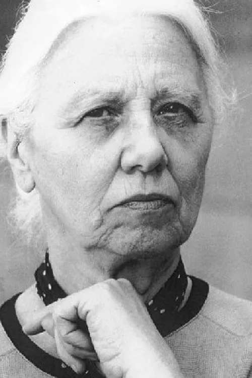 Ida Eccher interpretando a Governante