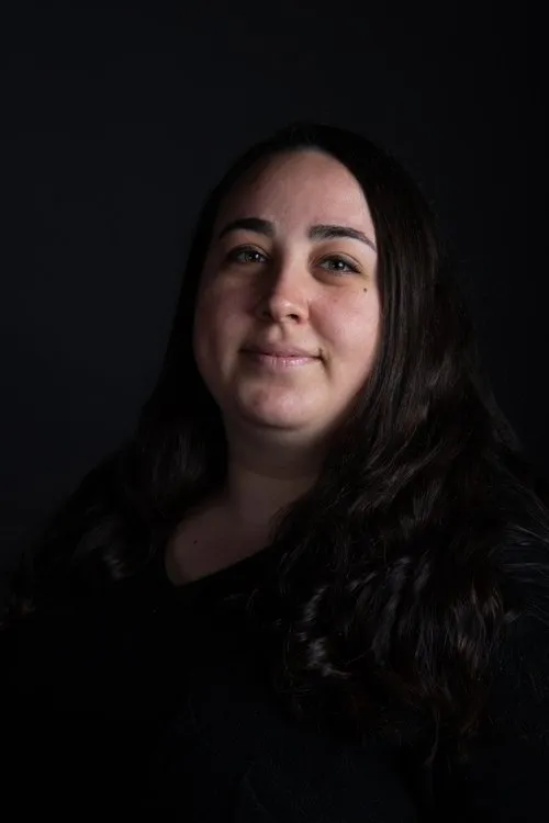 Idan Gilat interpretando a Naomi