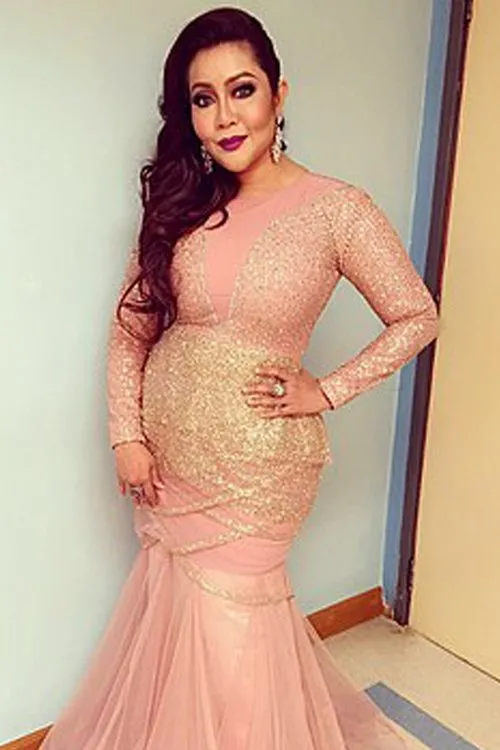 Ifa Raziah — personaje: Mak Ngah Diba