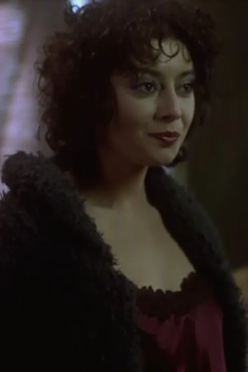 Ifigenia Asteriadi interpretando a Elsa