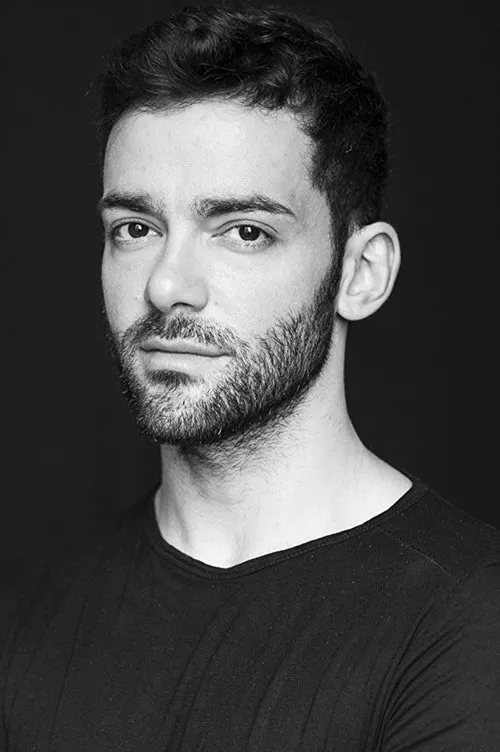 Iftach Ophir interpretando a American Contractor 2