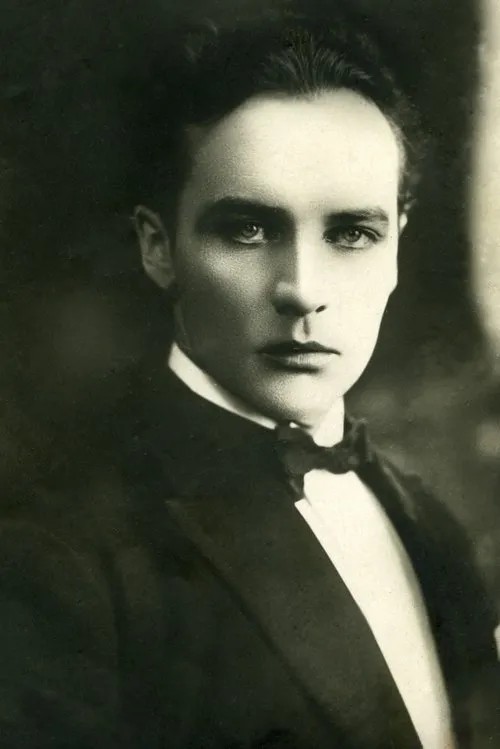 Igo Sym interpretando a Brun