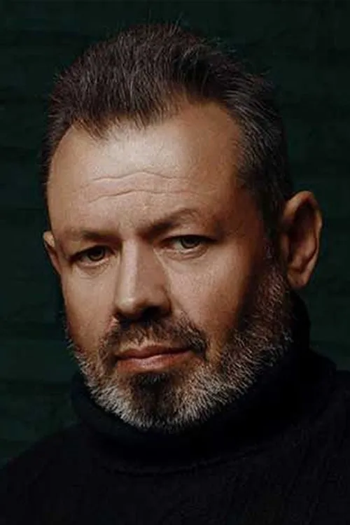 Igor Caras-Romanov interpretando a Senia