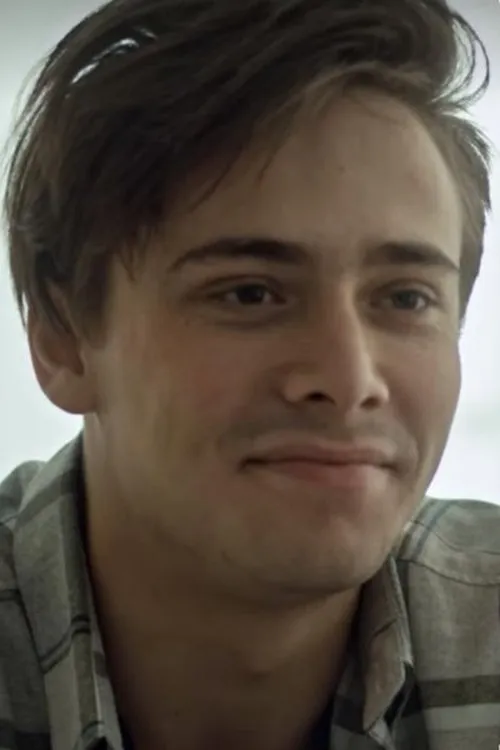 Igor Egholm interpretando a Plet