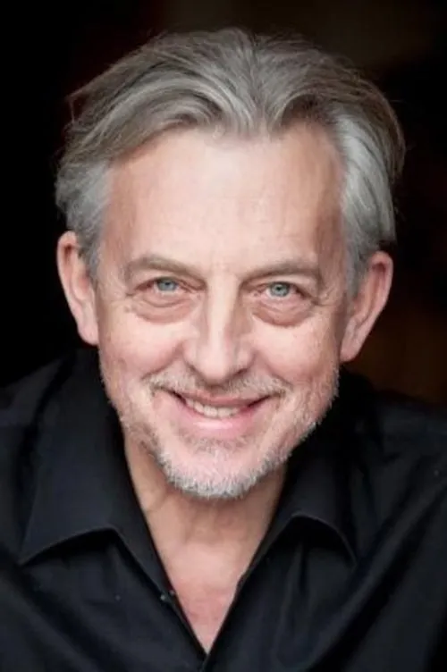 Игорь Иванов interpretando a 