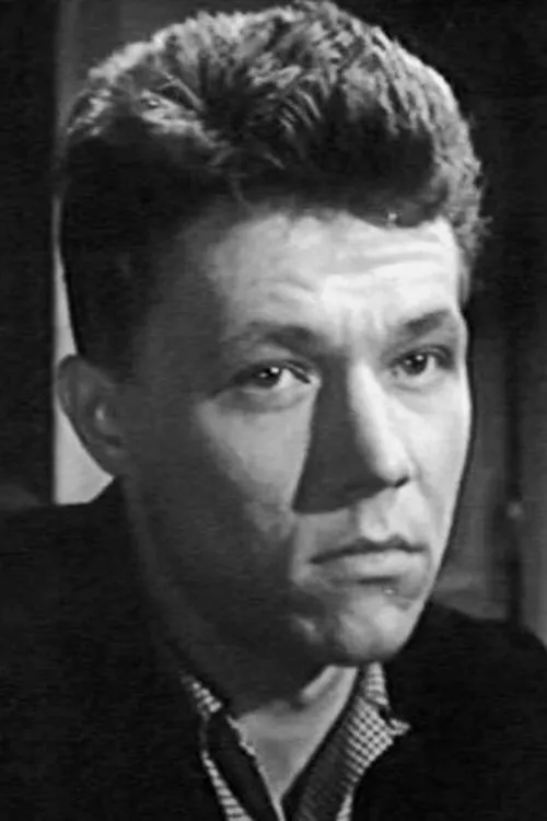 Igor Okhlupin interpretando a