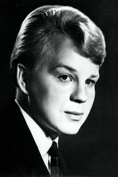 Игорь Пушкарев interpretando a Tolyasha Ozerov