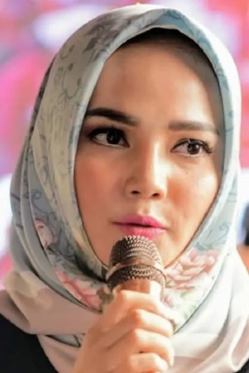 Ika Eviolina interpretando a 