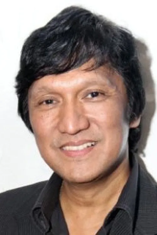 Ikang Fawzi interpretando a Lukas