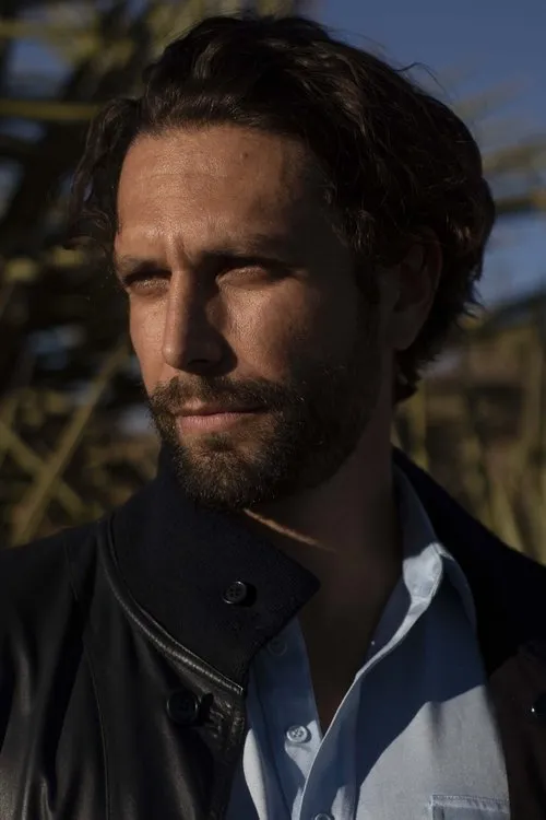 Foto de perfil del actor Iker Amaya en el reparto