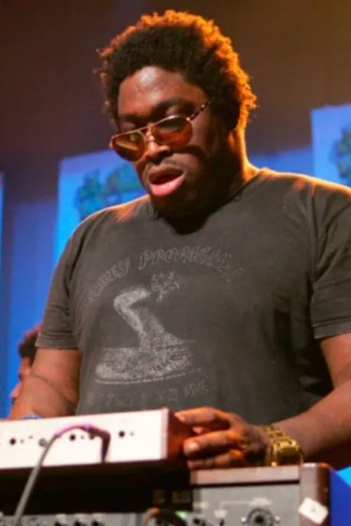 Ikey Owens interpretando a Self