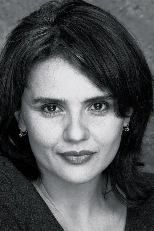 Ilaria Borrelli interpretando a Mia