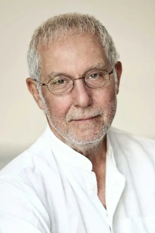 İlhan Şeşen interpretando a Avukat Fevzi