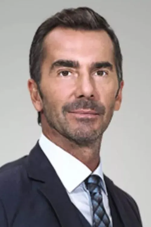 İlker İnanoğlu — personaje: Bülent Erdem