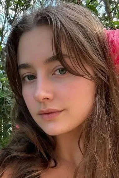 Simón Trujillo ha trabajado con Ilona Almansa en 1 ocasiones