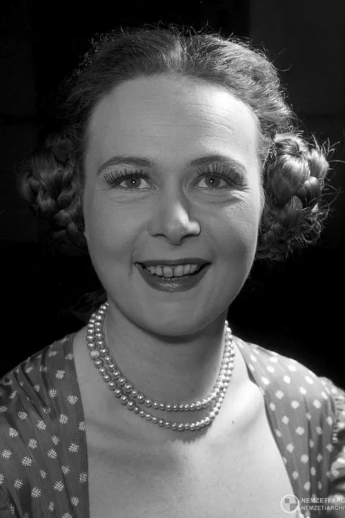 Ilona Györi interpretando a Marie