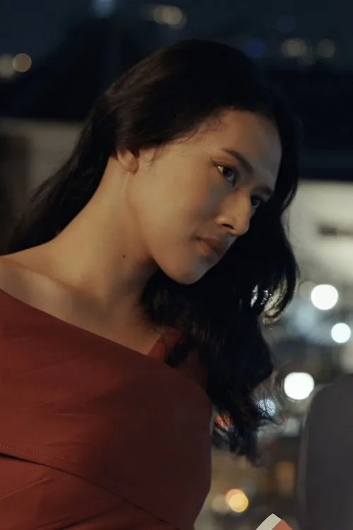 Ilona Tjandrakara interpretando a Luna Martadinata