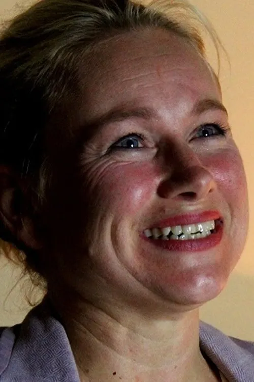 Imogen Boorman interpretando a Hayley Forbes-Clinton