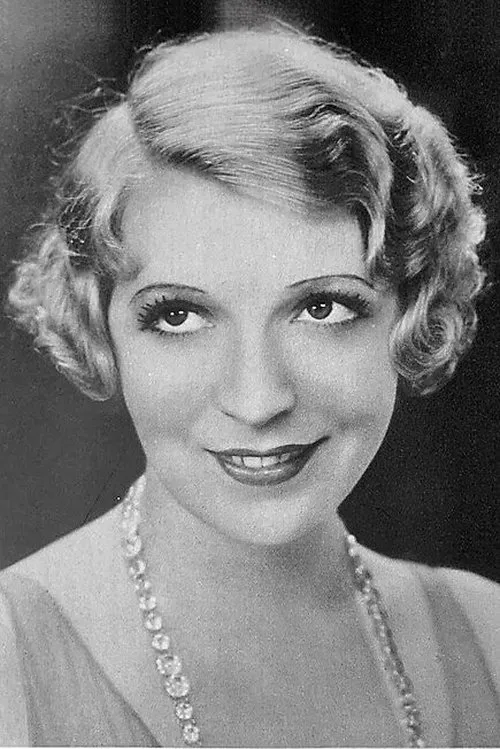 Ina Claire interpretando a Sara Jaffrey