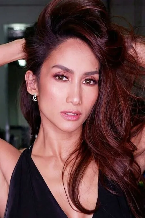 Ina Raymundo interpretando a Lt. Barbara Veloso