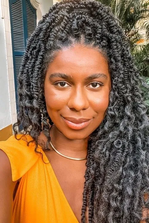 Indira Nascimento interpretando a Luisa Nascimento