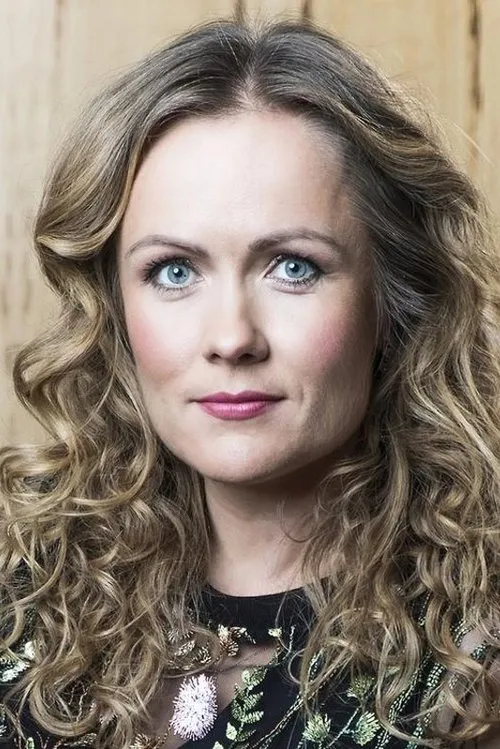 Inga Lunge interpretando a Piret