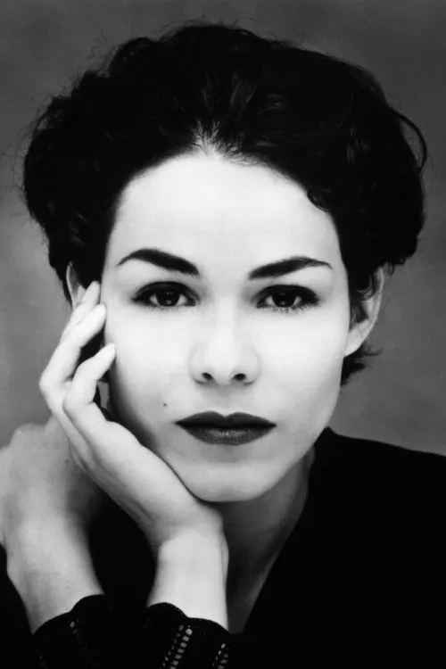 Ingrid Chavez interpretando a Aura