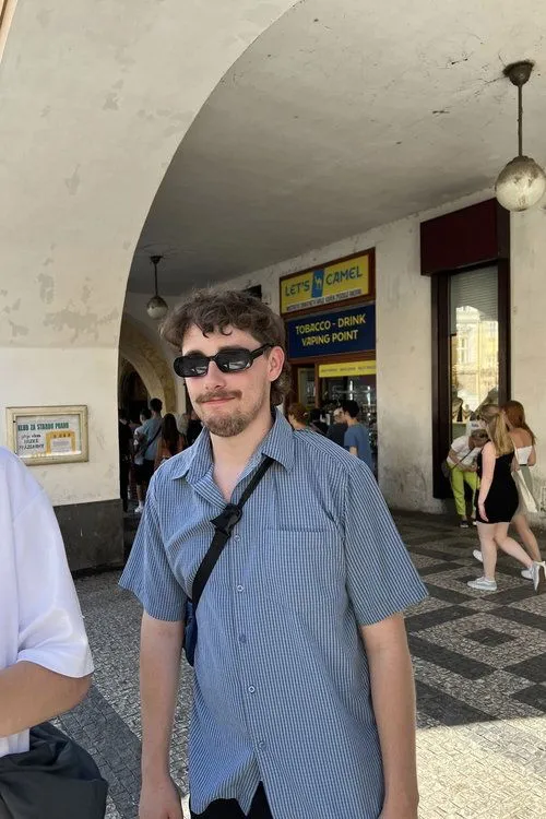 Finley Lumsden ha trabajado con Ioan Rowlands en 1 ocasiones